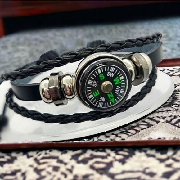 Compass Round Beaded Black Braided Faux Leather Bracelet Outdoor Wilderness New - Picture 1 of 6